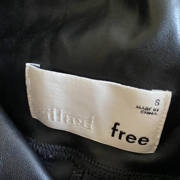 ARITZIA Wilfred Free Black Daria Faux Leather Leggings Sz Small - Picture 7 of 9